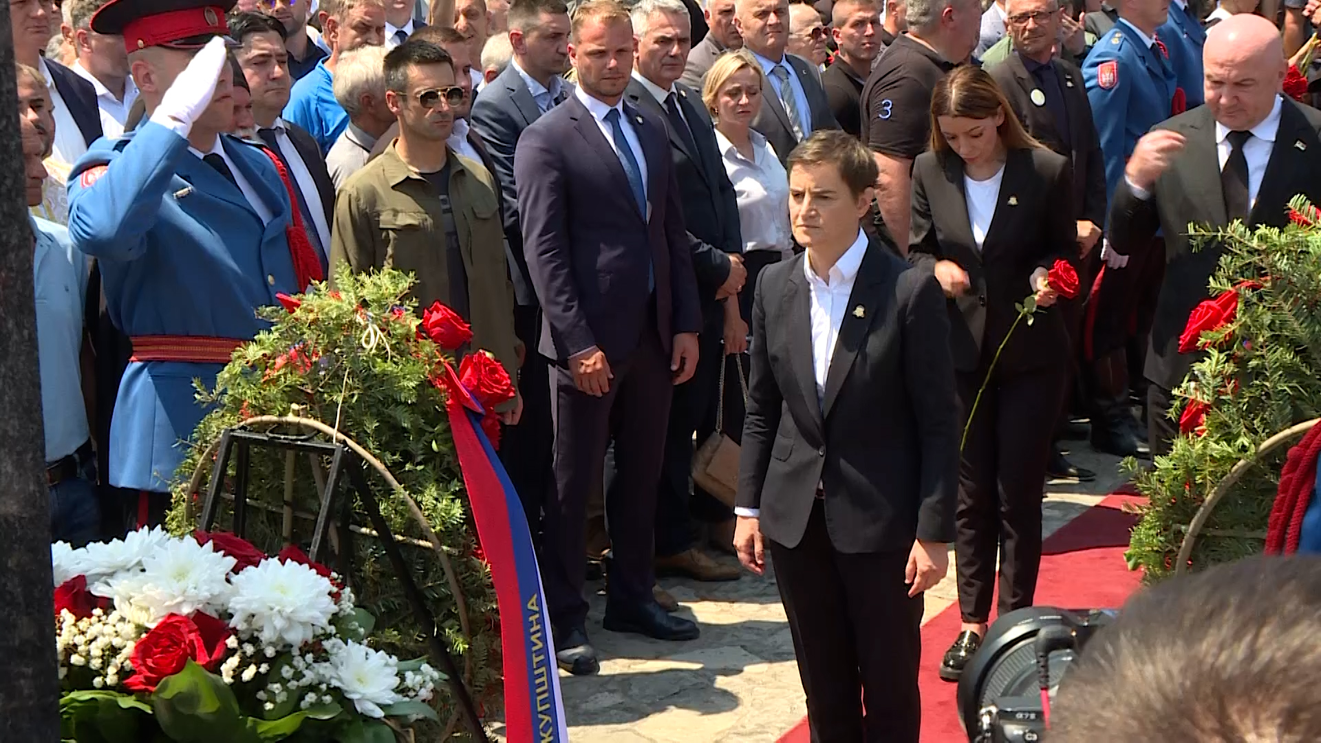BiH, Republika Srpska, Bratunac, predsednica Narodne skupstine Republike Srbije Ana Brnabic prisustvuje ceremoniji obelezavanja stradanja Srba u Podrinju, pokrivanje BiH, Republika Srpska, Bratunac, predsednica Narodne skupstine Republike Srbije Ana Brnabic prisustvuje ceremoniji obelezavanja stradanja Srba u Podrinju, pokrivanje